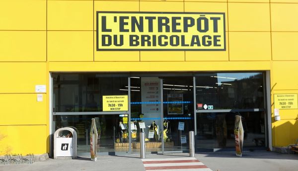 Façade de l'Entrepôt du Bricolage de Privas