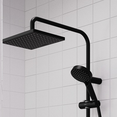 Une colonne de douche noire hansgrohe