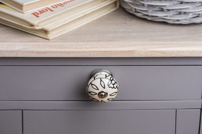 Bouton de meuble boule porcelaine et fleurs noires diamètre 40 mm