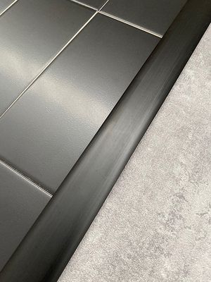 Barre de seuil universelle aluminium noir brossé 3,7 x 83 cm GERFLOR