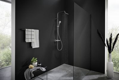 Colonne de douche carrée avec mitigeur thermostatique chromée Vernis Shape 230 HANSGROHE