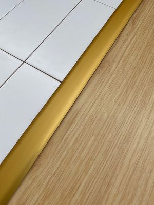 Barre de seuil universelle aluminium or 3,7 x 83 cm GERFLOR