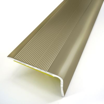 Nez de marche adhésif titium strié ép. 36 mm long. 110 cm GERFLOR