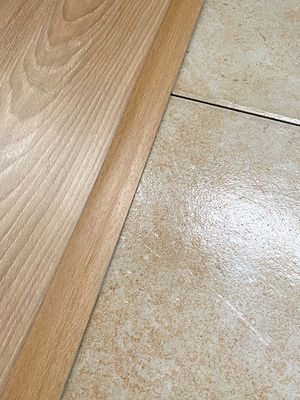 Barre de seuil plat adhésif hêtre 3 x 83 cm GERFLOR