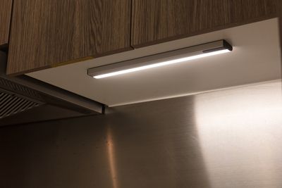 Réglette LED tactile et variable 150 lumens blanc chaud