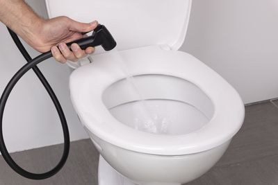 Pack hygiène pour WC avec douchette ABS noir QUICK PLOMBERIE