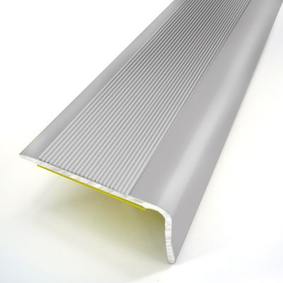 Nez de marche adhésif aluminium strié épaisseur 24 mm longueur 110 cm GERFLOR