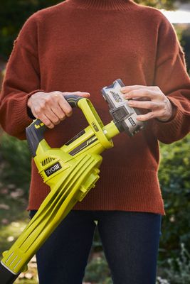 Ensemble aspirateur de feuilles et taille haie à batterie ONE+  RY18h RYOBI