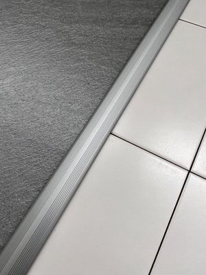 Barre de seuil universelle aluminium naturel strié 2,7 x 83 cm GERFLOR