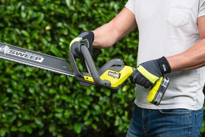 Ensemble aspirateur de feuilles et taille haie à batterie ONE+  RY18h RYOBI