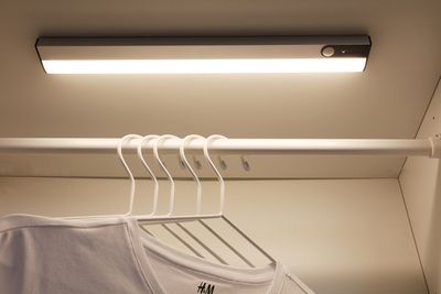 Réglette LED avec détecteur de mouvements 150 lumens blanc chaud