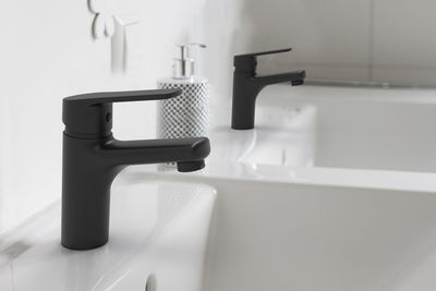 Robinet de salle de bain bas Noir Full Black -  ESSEBAGNO