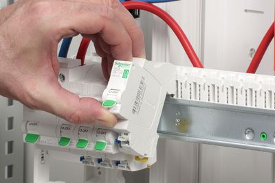 Contacteur jour nuit 20A + disjoncteur divisionnaire 20A courbe C 3kA embrochable - Resi9 XE SCHNEIDER ELECTRIC