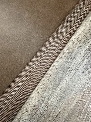 Barre de seuil universelle coloris mélèze gris du Queyras 3,7 x 83 cm GERFLOR